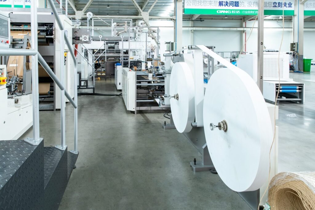 Automatic Roll-fed Twist Rope Paper Bag Machine photo 2