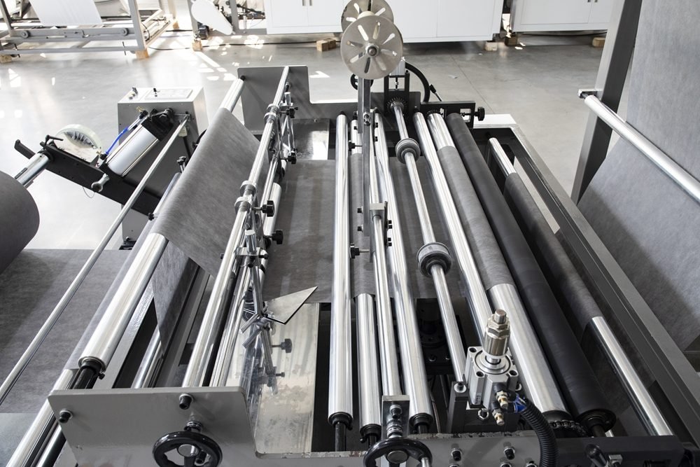 Oyang 15 C700/800 Non Woven D-Cut Bag Making Machine photo 2