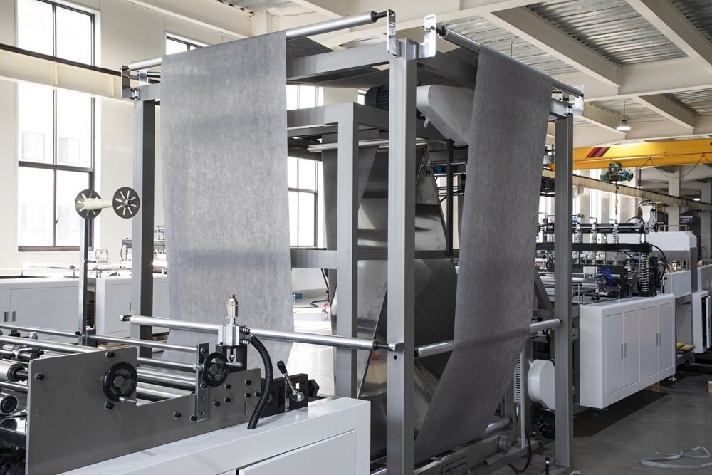Oyang 15 C700/800 Non Woven D-Cut Bag Making Machine photo 9